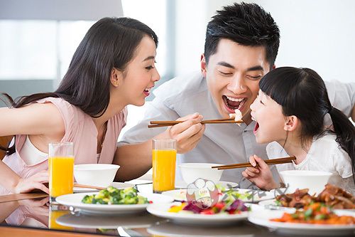 快餐配送给行业带来的影响直接体现在提升餐饮大盘